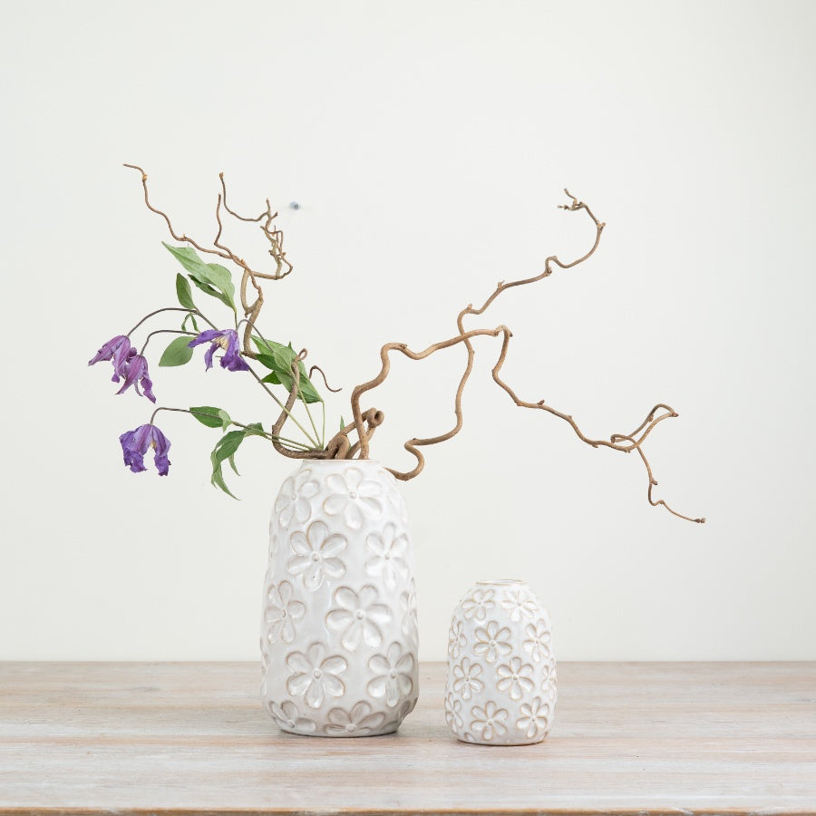 Daisy Vase 20.8cm – Porcelain Flower Vase with Delicate Daisy Detail