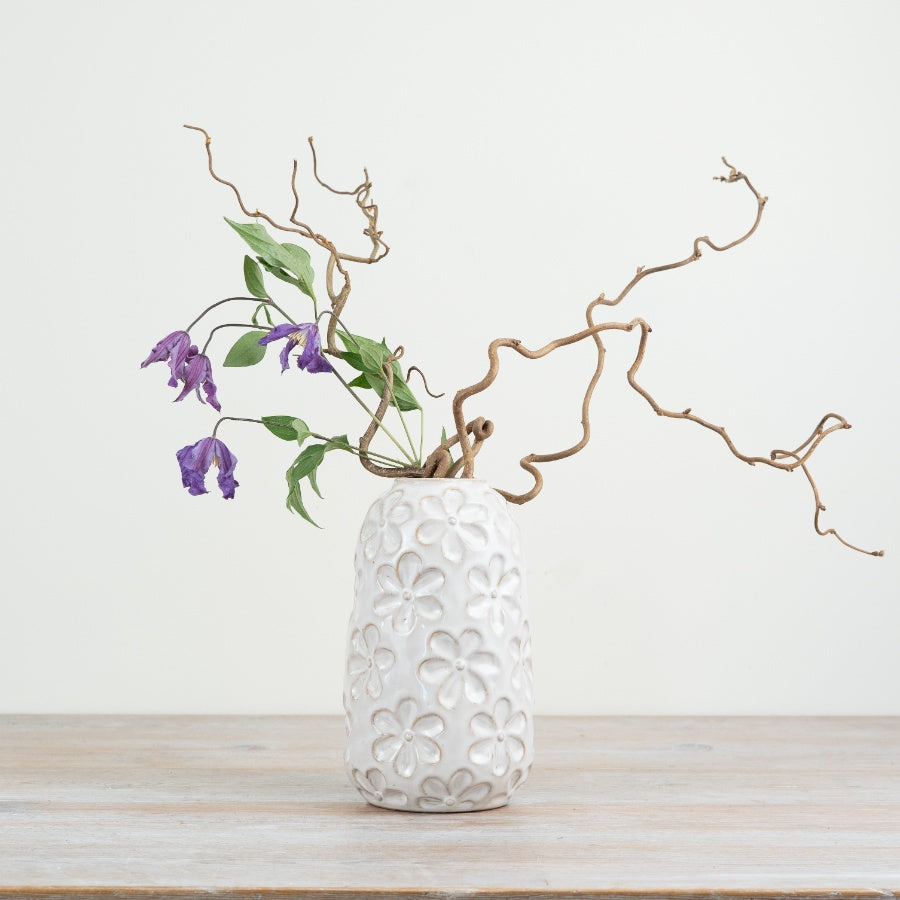 Daisy Vase 20.8cm – Porcelain Flower Vase with Delicate Daisy Detail