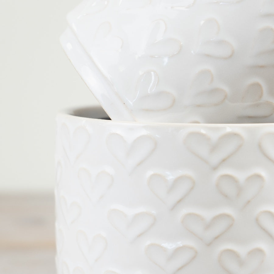 White Heart Planter 14cm – Glazed Ceramic Plant Pot with Embossed Heart Design, Decorative Gift for Home Décor