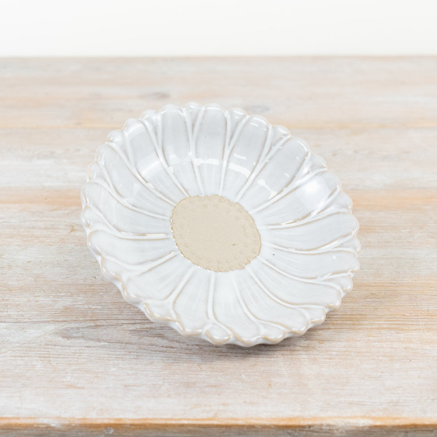Daisy Porcelain Dish 15.5cm – Decorative Dish with Glossy and Raw Finish