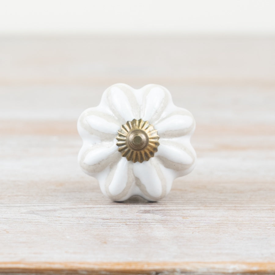 Flower Ceramic Knob Bronze Finish, 4cm x 7cm