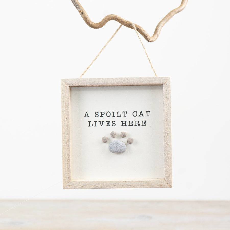 Spoilt Cat Pebble Sign 13cm – Cute Wooden Hanging Plaque with Cat Quote, Jute Hanger