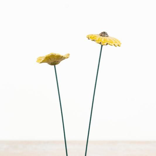 Daisy Flower Garden Stakes 62cm – Metal Outdoor Decorative Plant Stakes Set