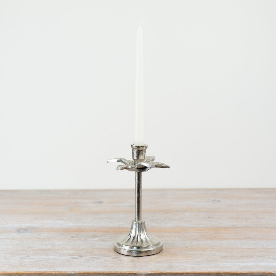 Leaf Candlestick Holder 20cm – Decorative Metal Candle Stand with Berry Detail, Nature Inspired Home Decor Accent