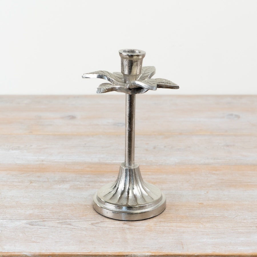 Leaf Candlestick Holder 20cm – Decorative Metal Candle Stand with Berry Detail, Nature Inspired Home Decor Accent