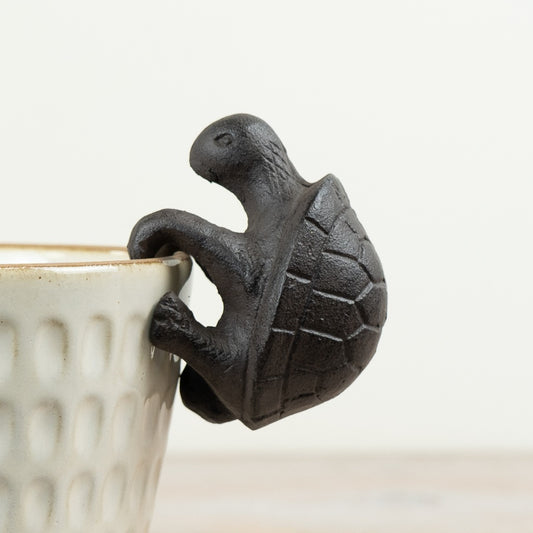 Cast Iron Turtle Pot Hanger 7.9cm – Garden Planter Rim Ornament, Small Animal Plant Decor for Indoor & Outdoor Styling