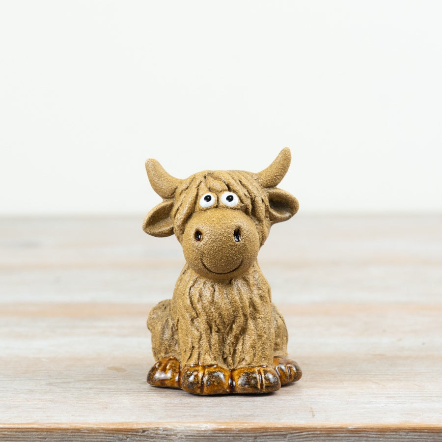 Highland Cow Ornament 10cm – Cute Big Eyed Cow Figurine, Rustic Farm Animal Home Decor Accent
