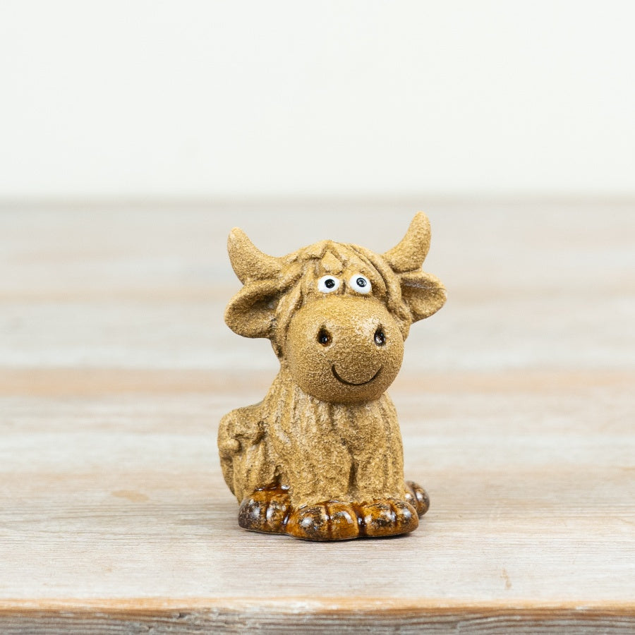 Highland Cow Ornament 6.9cm – Cute Big Eyed Cow Figurine, Rustic Farm Animal Home Decor Accent