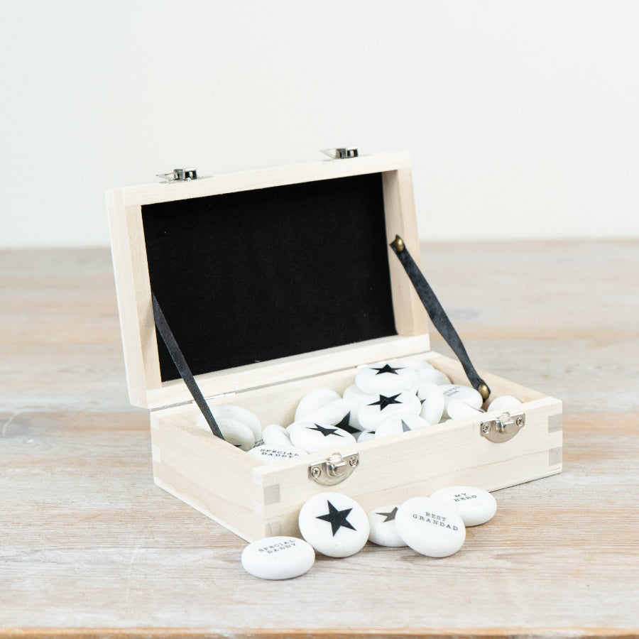 Set of 42 White Marble Pebbles with Quotes 3cm – Coastal Decorative Stones in Wooden Box, Sentimental Gift Keepsakes