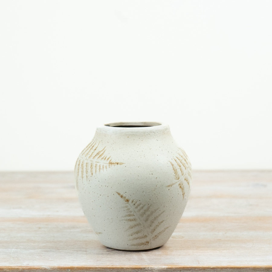 Brown Fern Vase Ceramic Botanical Flower Vase Embossed Fern Design Rustic Home Décor 14.5cm