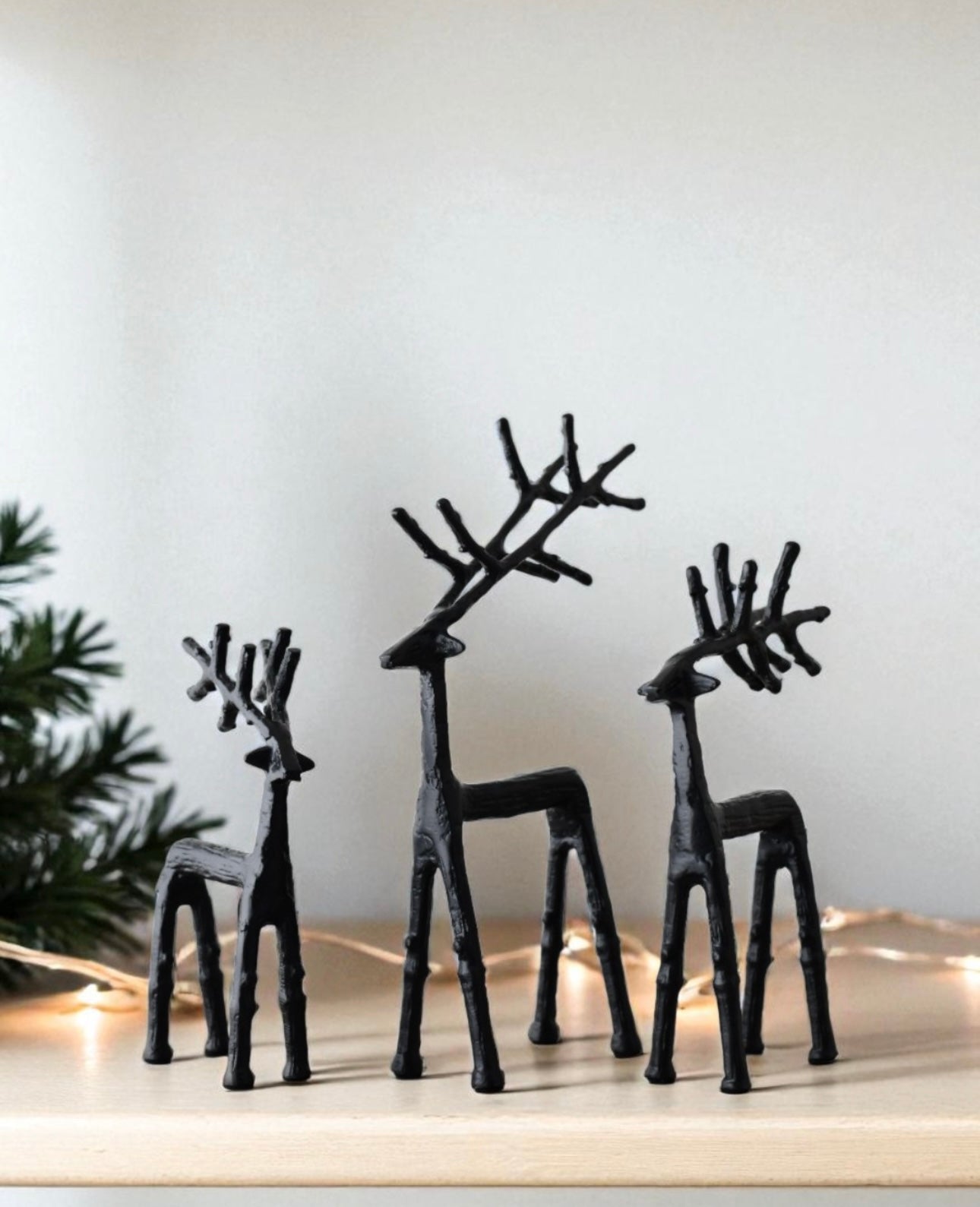 Christmas Reindeer Figurine 28cm – Black Metal Modern Ornament for Table, Mantel or Fireplace