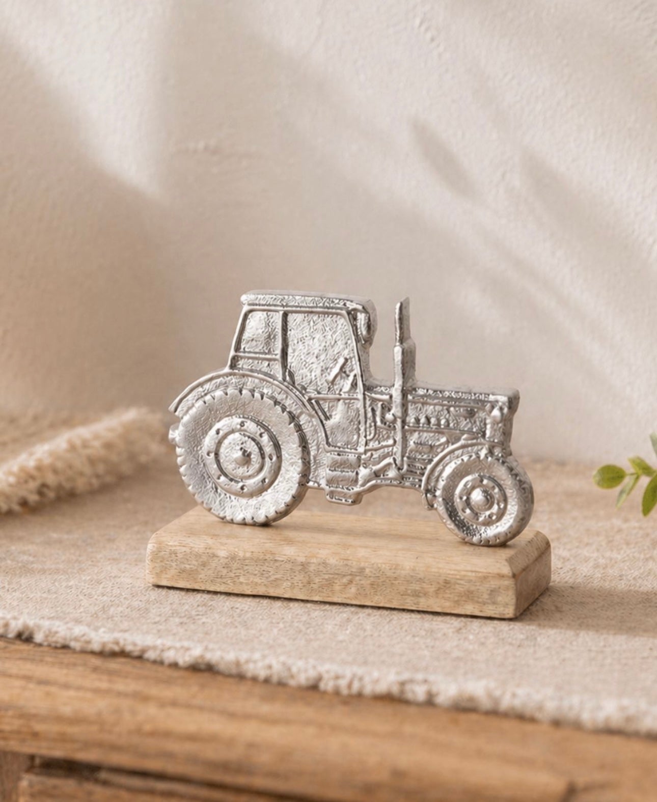 Tractor on Wood Base Decoration – 15cm – Rustic Farmhouse Style – Colourful Wooden Tractor Ornament – Perfect for Kids’ Rooms, Gifts, or Country-Themed Decor