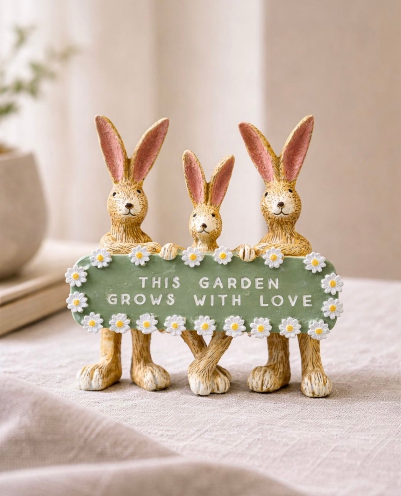 Rabbit Family Garden Ornament 14cm – “This Garden Grows With Love” Plaque Decor, Cute Bunny Figurine for Home or Outdoor