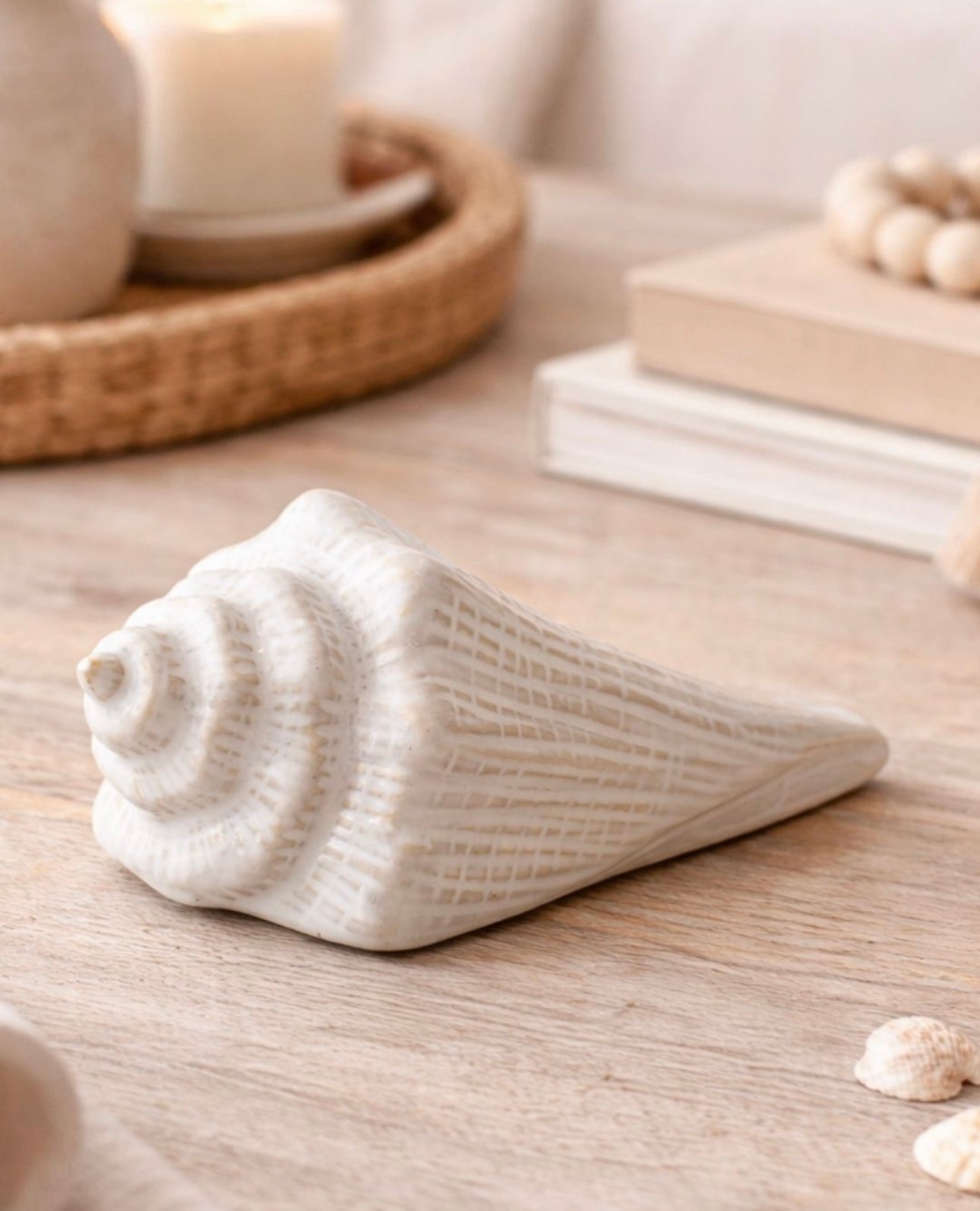 Sea Shell Ornament, 9.5cm  – Coastal Nautical Decoration – Decorative Shell Figurine for Shelf, Bathroom, or Tabletop Display