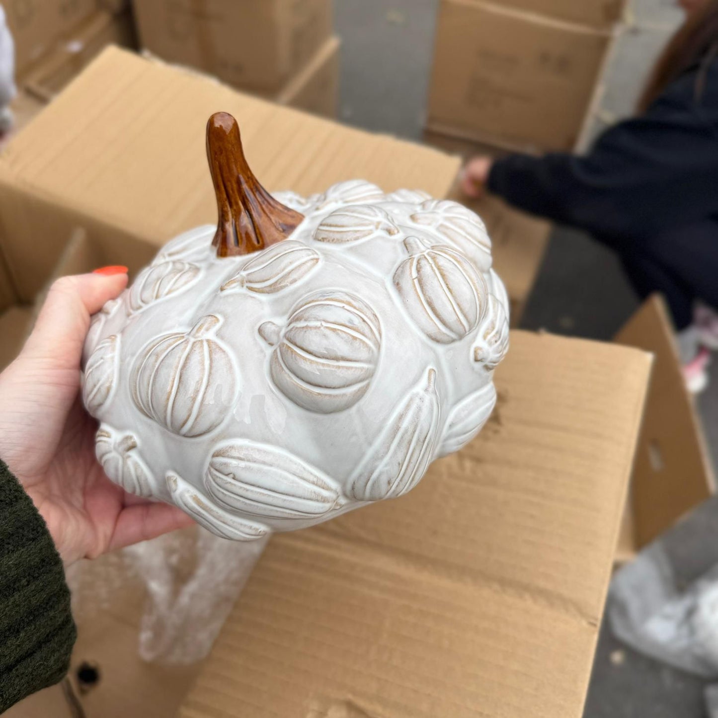 Ceramic Pumpkin Ornament – 19cm White Glazed Autumn Decoration for Home Display