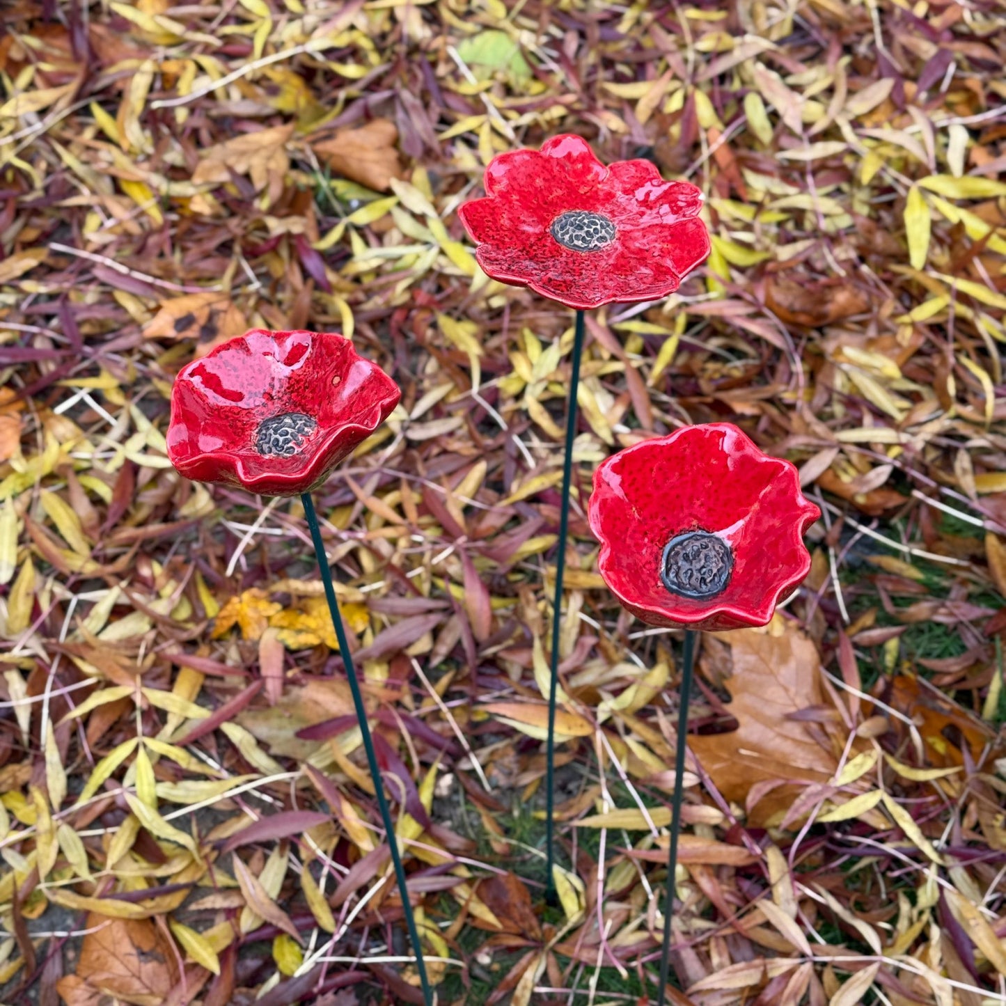 3A Garden Poppy Stake – 28cm Red Metal Flower, Weatherproof Outdoor Ornament