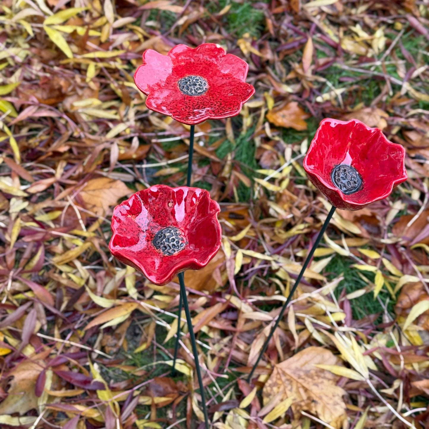 3A Garden Poppy Stake – 28cm Red Metal Flower, Weatherproof Outdoor Ornament
