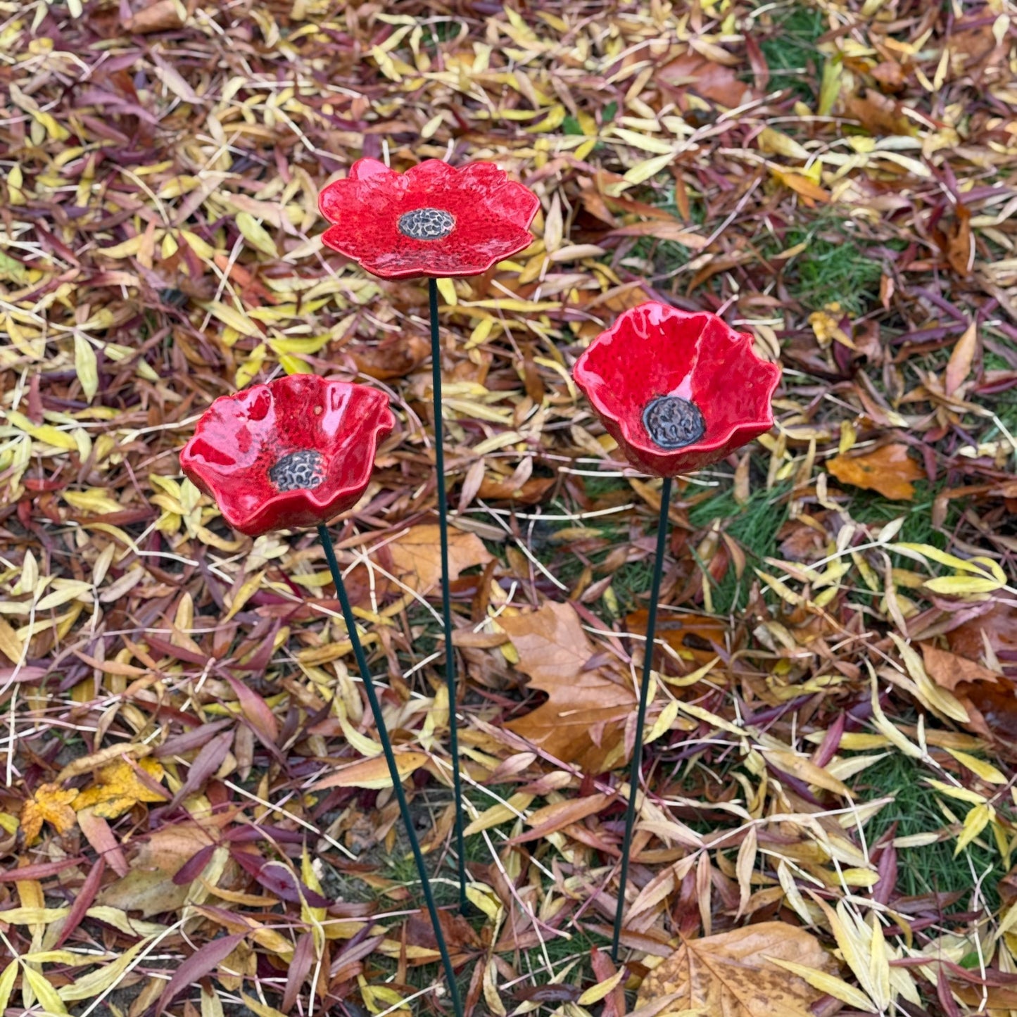 3A Garden Poppy Stake – 28cm Red Metal Flower, Weatherproof Outdoor Ornament