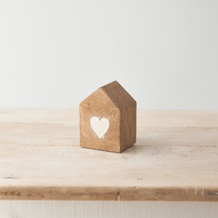 10cm Wooden Heart House - Charming Decor Accent for Cozy Spaces